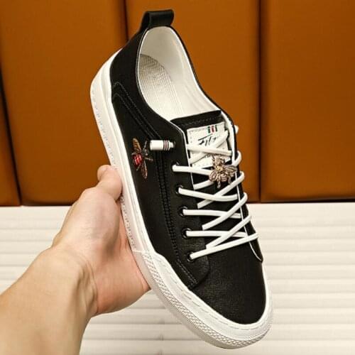 2021 New fashion mens shoes breathable embroidery small white shoes casual low-top board shoes mens luxury driving shoes b22