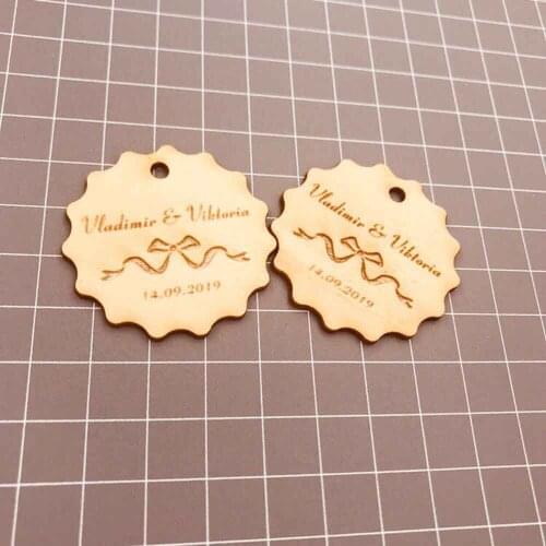 Personalized Engraved Rustic Christening Wooden Wine Charm Custom Bride&Groom Baptism Wood Label Wedding Round Favor Gifts Tags