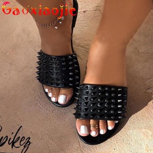 Woman Slippers 2020 New Summer Flatbed Sandals Female European And American Sandalias Rivets Slippers bBeach Flops Wimens Shoes