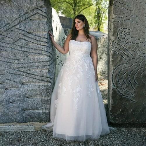 Plus Size Wedding Dresses Bohemian Lace Strapless Sleeveless A Line Boho Garden Bridal Gowns Vestido De Novia 2021