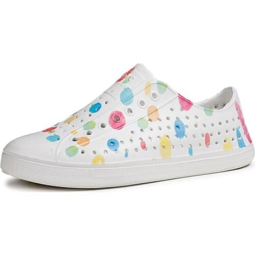 2021 New Fashion Sandals Men Hollow Clogs Slippers Boys Bottom Beach Jelly Clogs Male Comfy Water Garden Sandals Women Sneakers