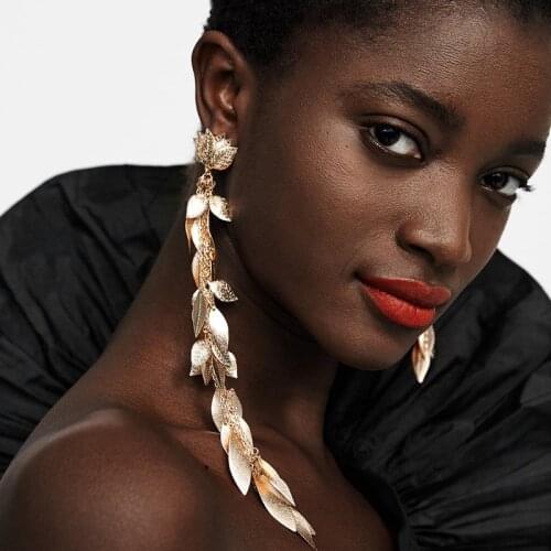 2020 new high-end luxury long flow Su Ye earrings fashion statement metal pendant earrings, womens wedding party jewelry