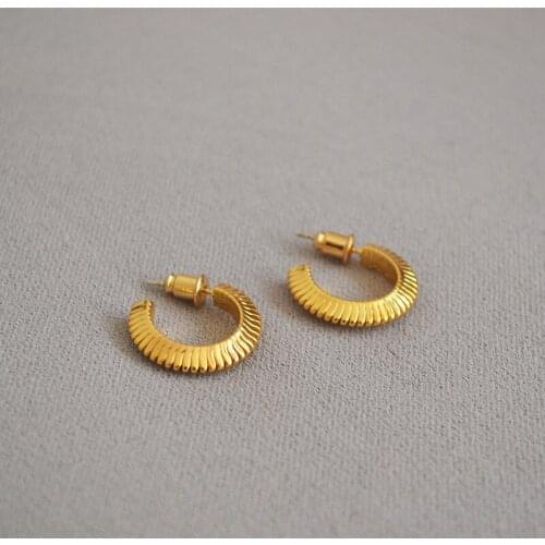 Small C Hoop Earrings for Women Gold Plated Fashion Minimalist Rope Shape Hoop Earrings Fashion
