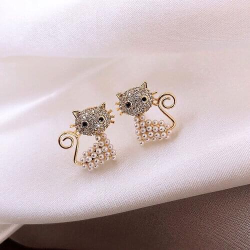 Trendy Pearl Jewelry Earrings Cat Shape White Pearls Gold Stud Earrings for Women Wedding Party Gift Ornament