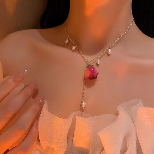 2021 New French Style Romantic Rose Necklace Pendant Simple and Sweet Rose Necklace for Woman Gift Jewelry Wholesale