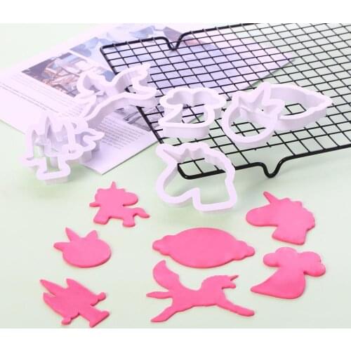 8Pcs/Set Cartoon Animal Cookie Cutter Unicorn Fondant Chocolate Cake Embossing Stencil Mold DIY Biscuit Mold Baking Tool