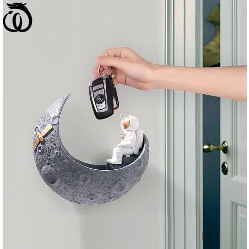 WU CHEN LONG Nordic Astronaut Wall Hanging Spaceman Figure Statue Gate Key Porch Snack Storage Box Resin Home Decoration R6047