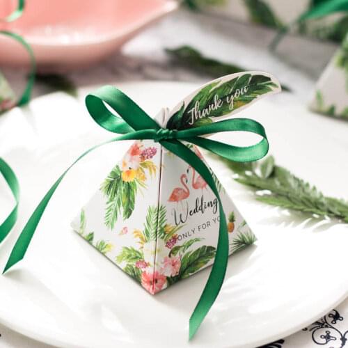 100pcs Promotional Flamingo forest Green Leaves Flower Pyramid Wedding Favors Candy Boxes Chocolate Gift Box + Ribbon + Tags