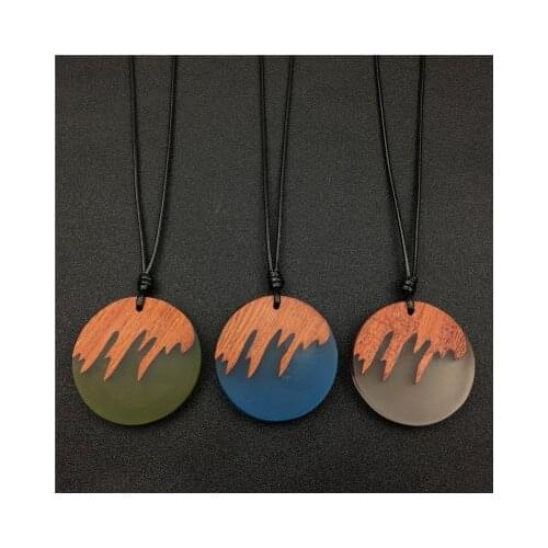 2020 American and American foreign trade hot style solid wood pendant handmade sweater chain Marine solidified resin jewelry nec