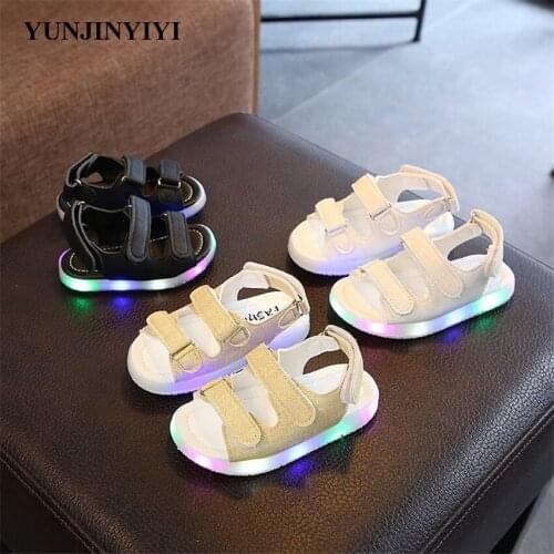 Summer new boys and girls sandals Childrens beach shoes The child lights LED fashion shoes Male and female baby shoes