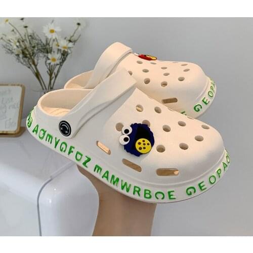 Hole shoes womens simple, breathable and comfortable Cartoons Korean style sandals home non-slip soft bottom summer nurse shoes