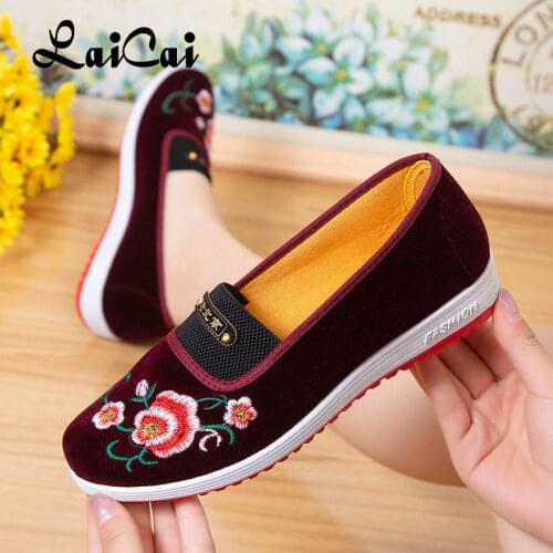 Old Beijing Cloth Shoe Womens Soft Non-Slip Middle-Elderly Shoe' Flat Breathable One Pedal Mothers Shoes for The Woman