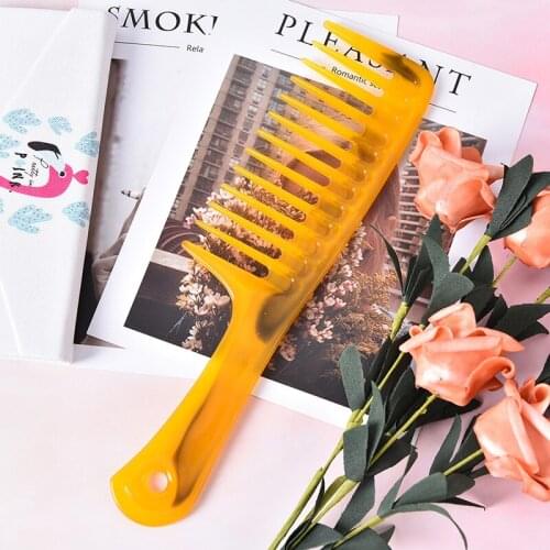 2019 Hot 1PC Wide Tooth Comb Handle Hairdressing Salon Antistatic Plastic Hair Detangling New Home Party Supplies Gift Random