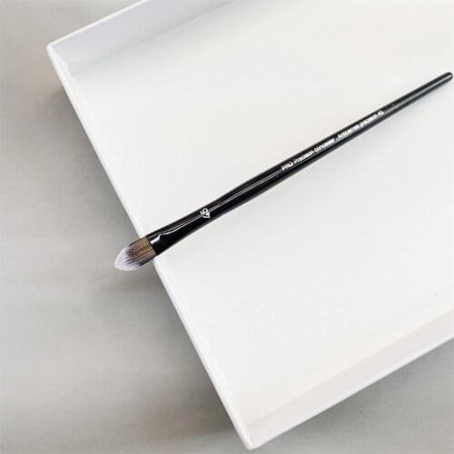 New PRO Concealer Makeup Brush #45 - Tapered Tip Precise Under-Eye Concealer Blending Cosmetics Beauty Tools