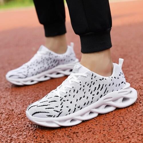Fashion Lightweight Sports 2021 new men High Quality Sneakers Mesh Casual Running Shoes