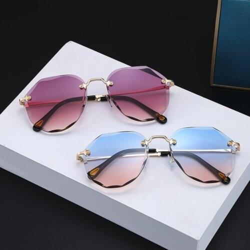 Fashion Oval Rimless Sun Glasses For Women Luxury Designer Clear Ocean Lens Gradient Sunglasses Ladies Summer Driving Goggles