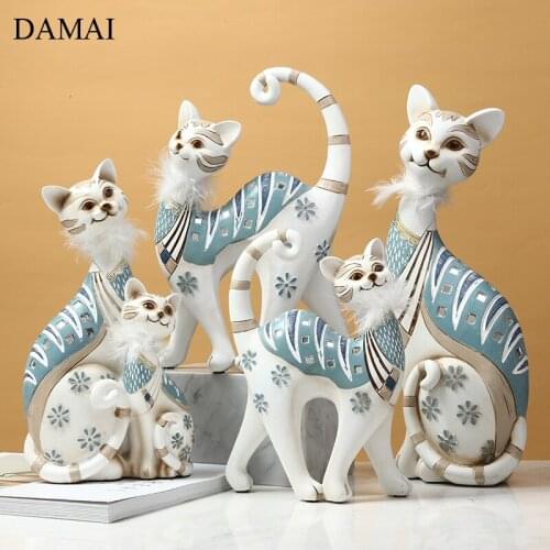 European Modern Bradall Cat Figurine Painted Cute Animal Ornament Resin Embellishment Decorative Cartoons Statue Home Decoration
