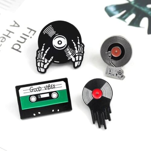 Creative Drop Oil Brooch Retro Tape Vinyl Records Skull Holds The Record CD Brooch