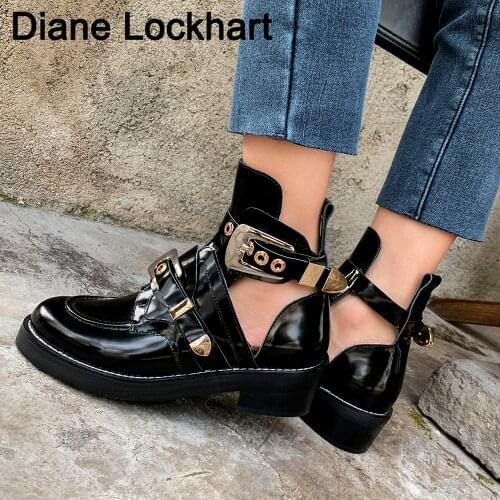 2020 Women Short Boots Autumn Ladies Leather Ankle Boots Belt Buckle Platform Motocross Womans Fall Winter Punk Rivet Botines