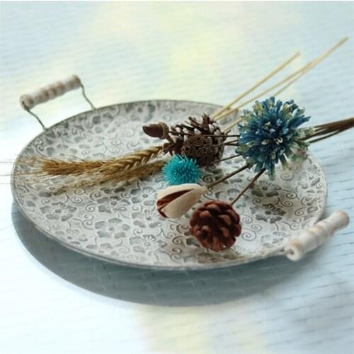 European Handcrafted Round Flat Metal Dessert Plate Retro Cake Bread Plate Hotel Decorative Antique Serving Tray with Handles