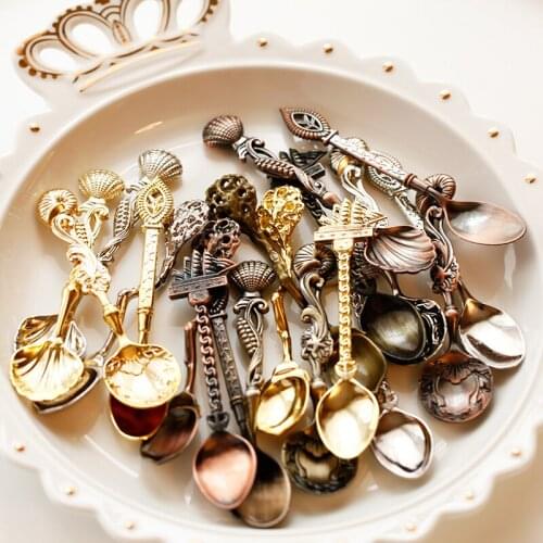 European Retro Coffee Spoon Dessert Spoon Spoon Golden Conch Shell Sailboat Five-piece Table Decoration Shooting Props