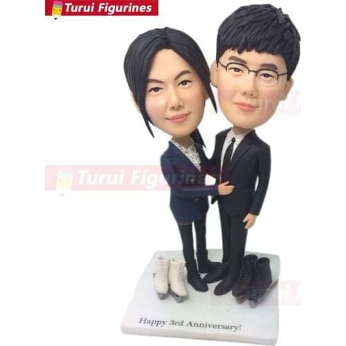 Ski Valentine Gift Personalized Bobble Head Clay Figurines Based on Customers' Photo Using As Wedding Cake Topper Valenitne Cake