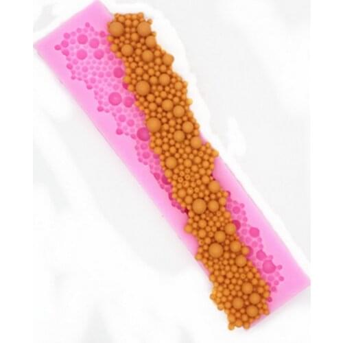 Bake a cake of sugar cake to bake liquid silicon plastic necklace with long strip of pearls