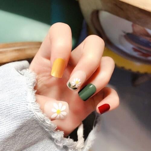 24pcs Full Cover square press on nails Fresh Girls Wearable fake short nails Four Jump Color Cute Flower Shape nails with glue