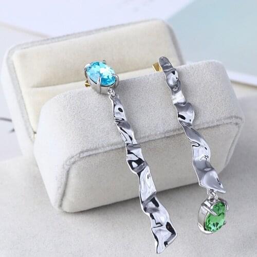 Pleated Geometric Stripe Asymmetrical Earrings with Oval Diamonds