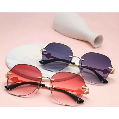 Luxury Fashion Metal Rimless Square New Brand Designer Sunglasses Women Men Vintage Gradient Lens Crystal Oversized 2021