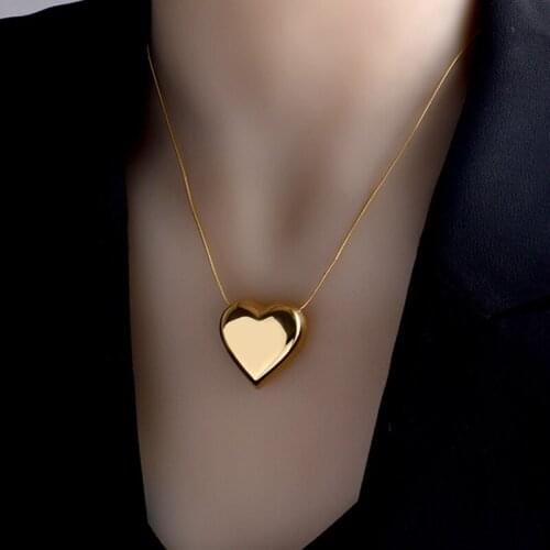 European and American Hip Hop Simple Metal Peach Heart Pendant Titanium Steel Necklace Girls Sexy Clavicle Chain For Woman 2021