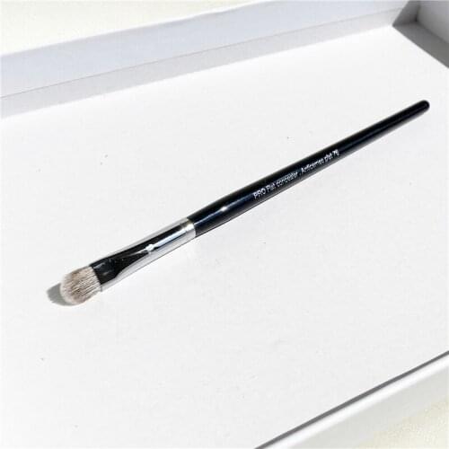 Pro Flat Concealer Brush 76 - Professional Precision Concealer Corrector Makeup Brush