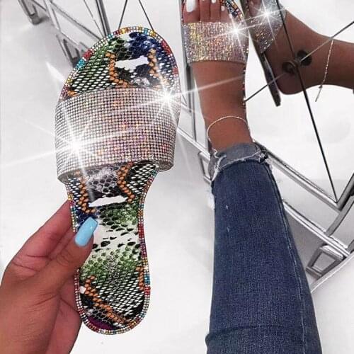 Glitter Slippers Women Summer Sandals 2021 Fashion Bling Female Candy Color Flip Flops Beach Diamond Flat Shoes Outdoor Sandals