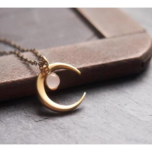 2021 Wholesale Fashion New Retro Sun Moon Ethnic Style Moon Horn Moonstone Alloy Necklace for Women Jewelry