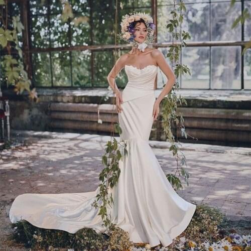 Strapless Satin Mermaid Wedding Party Gowns Ruched Appliqued 2021 Large Sizes Lace Zipper Long Train Sexy Ceremony Bridal Dress