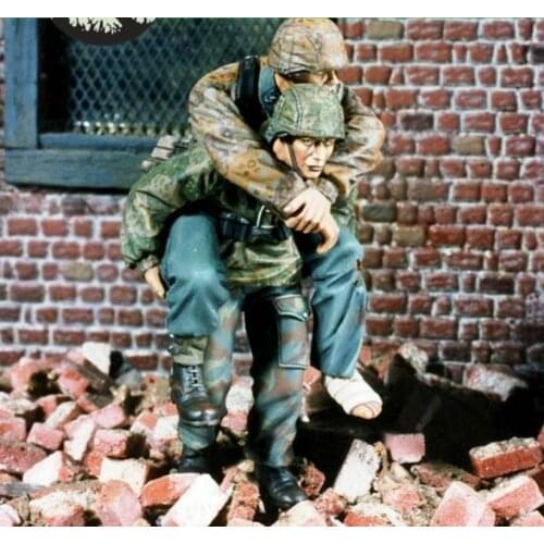 2 resin soldiers 1:35