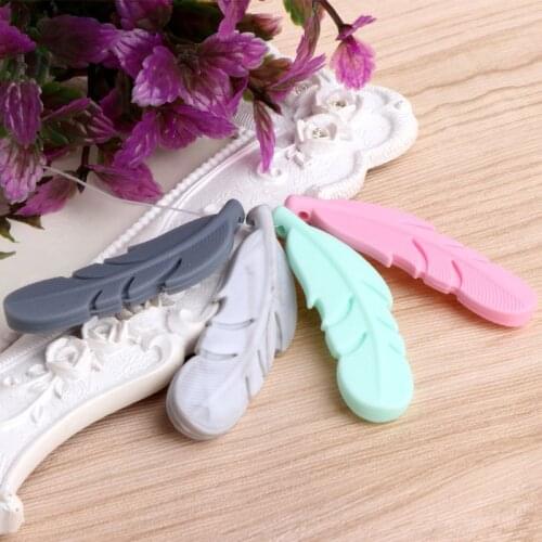 Nursing Feather Pendant Baby Teether Silicone Soother Chew Toy Teething Necklace C5AF