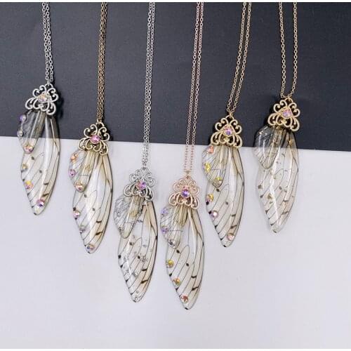 2020 New Fairy Sweet Red Clear Resin Butterfly Necklaces for Women Gold Shiny Flake Insect Wing Chokers Necklace Birthday Gift