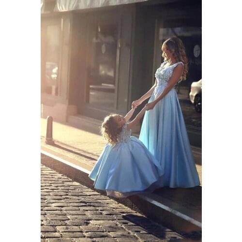 Blue Floral Lace Applique Mother Daughter Dresses Ball Gowns Mom and Girls Satin A Line Photography Princess Gowns Custom