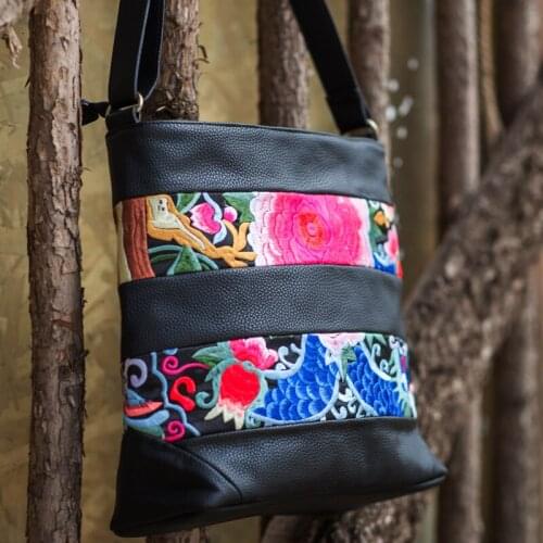 Womens new ethnic style striped embroidery bag simple embroidered one-shoulder diagonal bag portable large bag