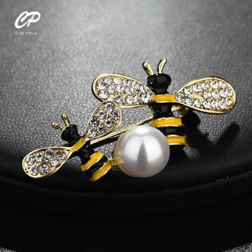 Korea Little Bee Brooch Female Cute Student Pearl Brooches Simple Wild Jacket Pin Cardigan Collar