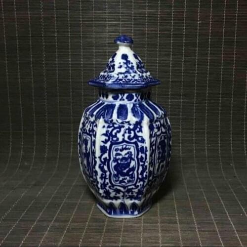 China Jingdezhen town blue and white porcelain vase