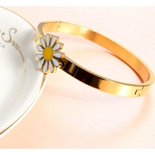 New Fashion Love Daisy Women OL Staiess Steel Cuff Bangles Luxury Wedding Party Charm Bangles Girls Jewelry Gift