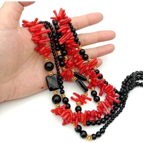 YYGEM 18'' 3 Rows Red Coral Chips Round rectangle Black Onyx statement Necklace