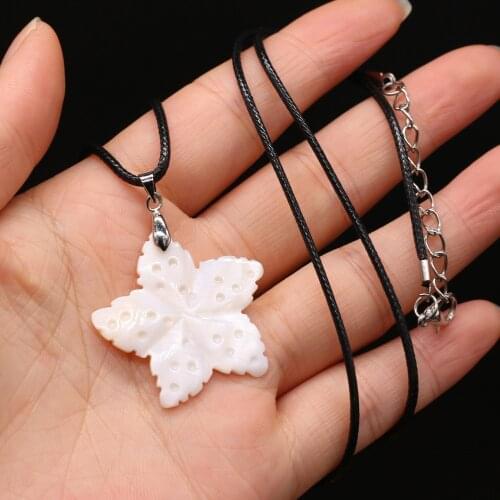 Natural White Freshwater Mother Of Pearl Shell Pendant Necklace Beautiful Carving Flower Charms Necklaces for Women Girl Jewelry