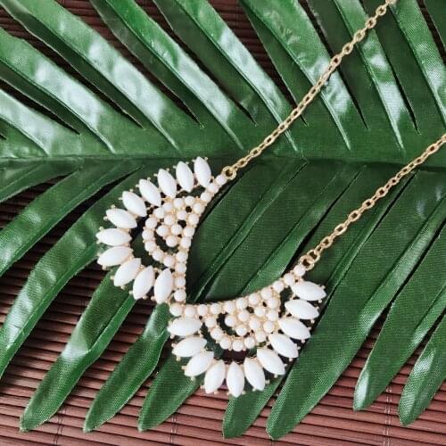 White Wing Short Pendant Necklace