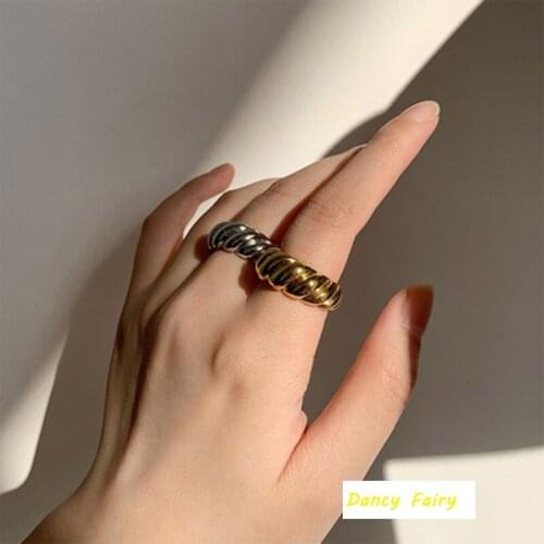 2021 Twisted Circle Spiral Geometric Rings Chunky Minimalist 18K Gold Plated Croissant Dome Ring For Women Girl