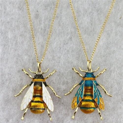 Personality drop oil yellow green bee pendant necklace Exquisite men and women insect sweater chain factory straight