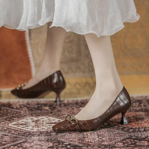 2021 Autumn Luxury Women White Low Heels Sandals Designer Kitten High Heels Stone Pattern Vintage Office Ladies Party Shoes