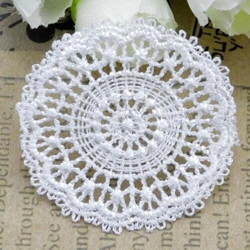 30Pieces 4.5X4.5cm Hot Sale Floral Lace Fabric Sewing Trim Applique Sew On Patch Collar Badge Embroidered Dress Clothes TT185